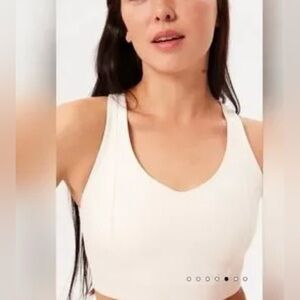 EUC - 2 Maeve sports bras - girlfriend collective - White - L